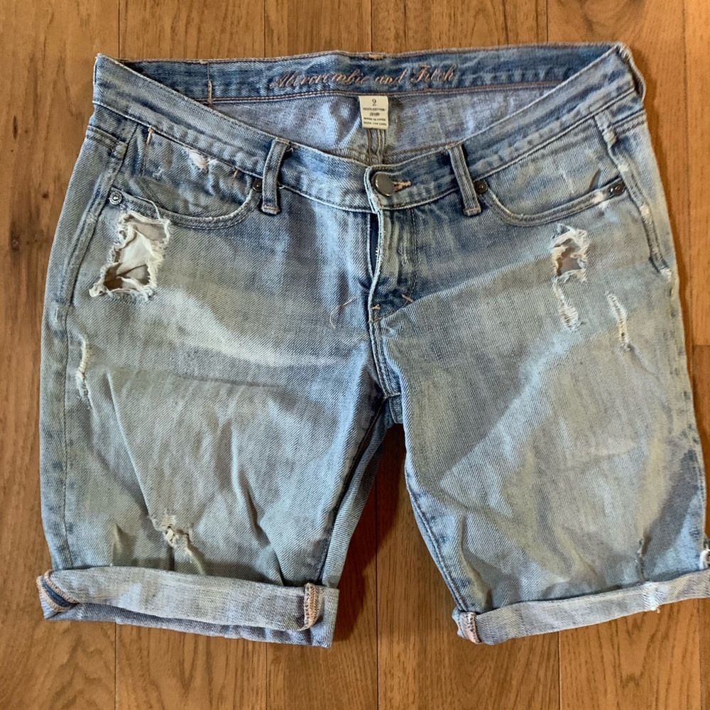 Abercrombie and Fitch distressed jean shorts, sz 2